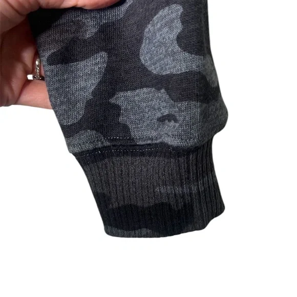 Rails Iron Camo Print Ramona Pullover Crewneck Sweatshirt Size Medium - Picture 6 of 10